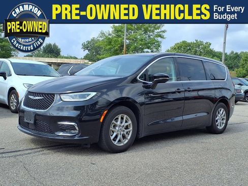 Used 2024 Chrysler Pacifica Touring-L FWD image 1