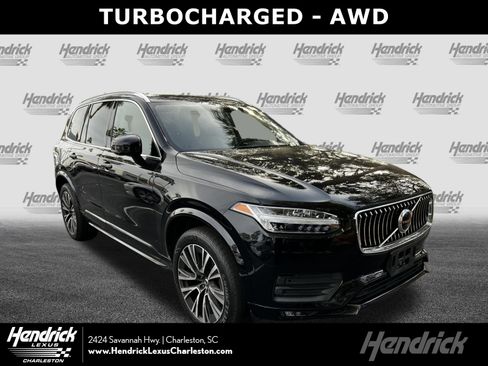 Used 2021 Volvo XC90 T6 Momentum image 1