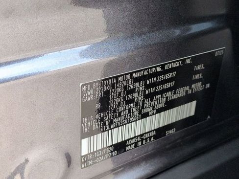 Certified 2025 Toyota RAV4 LE AWD/4WD image 31