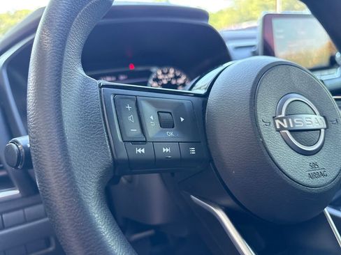 Used 2022 Nissan Rogue SV FWD image 22