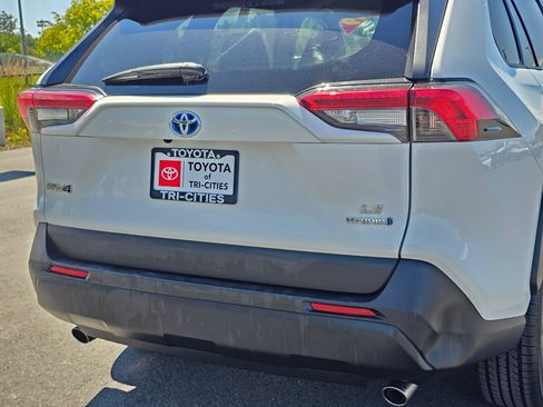 Used 2019 Toyota RAV4 LE AWD/4WD image 13