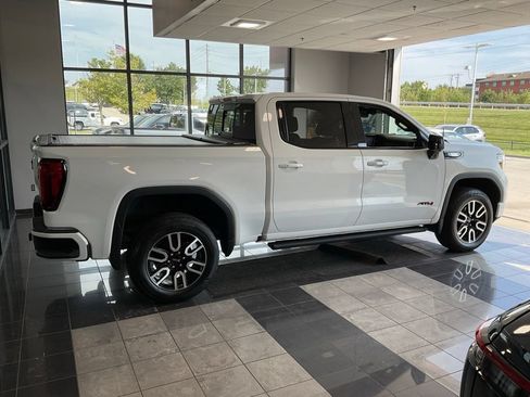 Used 2021 GMC Sierra 1500 AT4 w/ AT4 Preferred Package AWD/4WD image 5