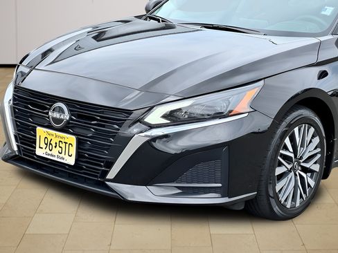 Used 2024 Nissan Altima 2.5 SV AWD/4WD image 35
