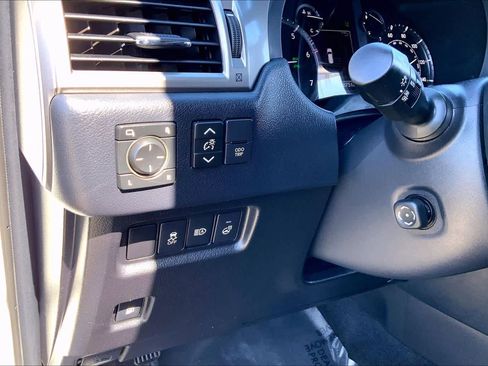 Used 2023 Lexus GX 460 Premium w/ Accessory Package AWD/4WD image 36