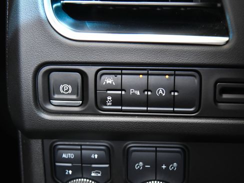 Used 2024 GMC Yukon SLE AWD/4WD image 34