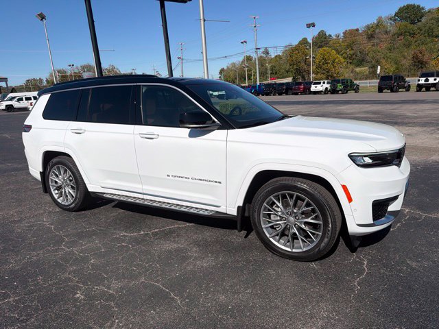 Used 2025 Jeep Grand Cherokee L Summit w/ Advanced Protech Group IV AWD/4WD image 2