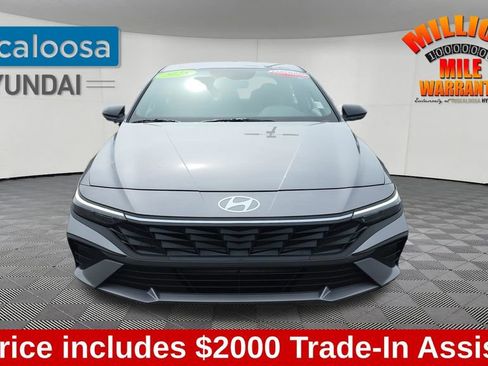 Used 2025 Hyundai Elantra Sport FWD image 2
