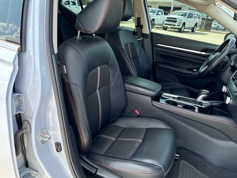 Used 2024 Nissan Altima 2.5 SR AWD/4WD image 12