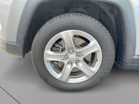 Used 2024 Jeep Compass Latitude AWD/4WD image 27