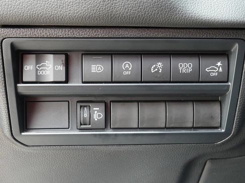 Used 2026 Toyota Tundra Limited AWD/4WD image 27