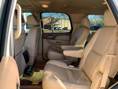 Used 2012 GMC Yukon SLT w/ SLT-2 Equipment Package image 27