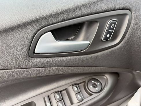 Used 2016 Ford Escape SE FWD image 18
