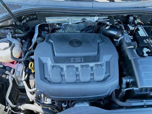 Used 2022 Volkswagen Tiguan SE w/ Panoramic Sunroof Package image 36