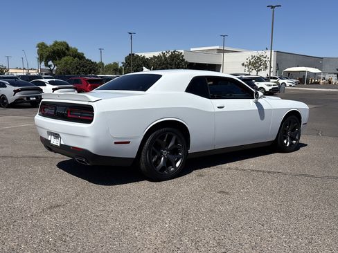 Used 2019 Dodge Challenger SXT w/ Plus Package RWD image 5