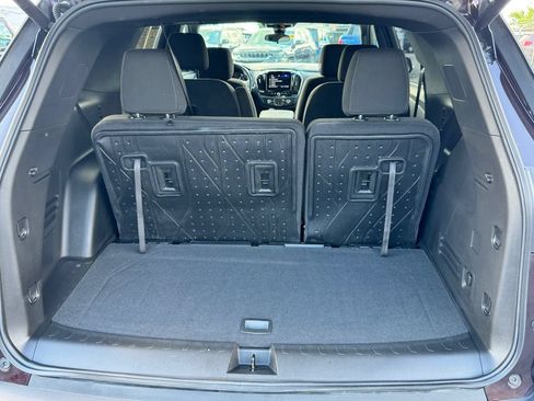 Used 2023 Chevrolet Traverse LT FWD image 17