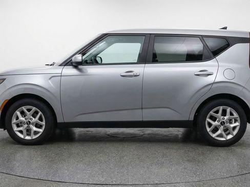 Used 2025 Kia Soul LX w/ LX Technology Package image 5