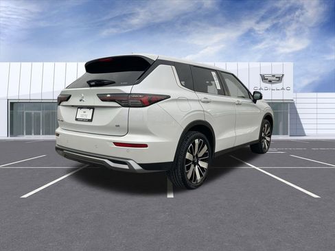 Used 2025 Mitsubishi Outlander SE image 8
