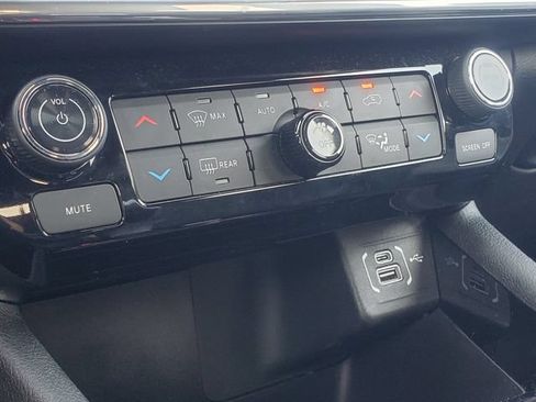 Used 2023 Jeep Compass Limited AWD/4WD image 19