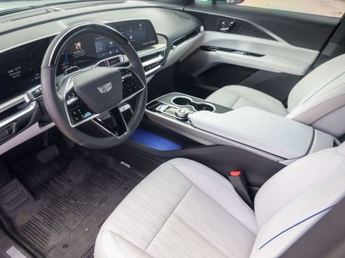 Used 2025 Cadillac Lyriq Sport AWD/4WD image 9