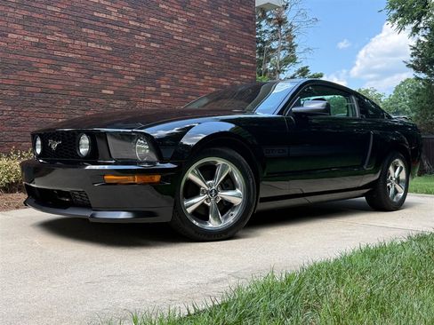 Used 2007 Ford Mustang GT RWD image 2