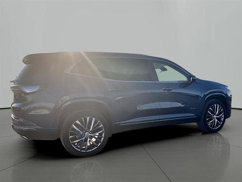 Used 2025 Buick Enclave Avenir image 5