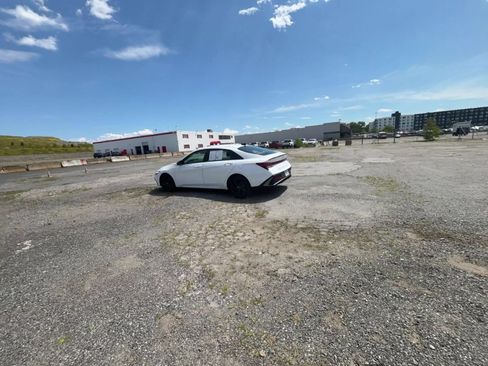 Used 2026 Hyundai Elantra Sport FWD image 14