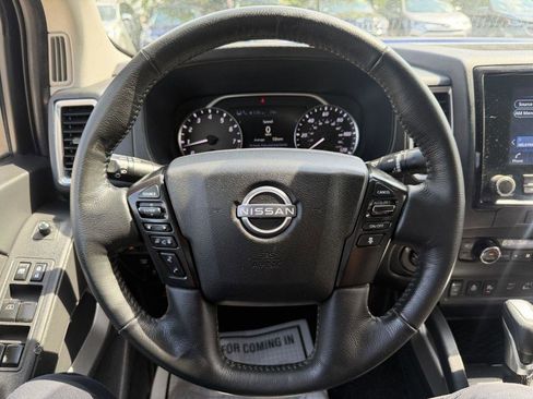 Used 2023 Nissan Frontier SV w/ SV Convenience Package AWD/4WD image 12