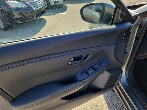 Used 2025 Nissan Sentra S image 21