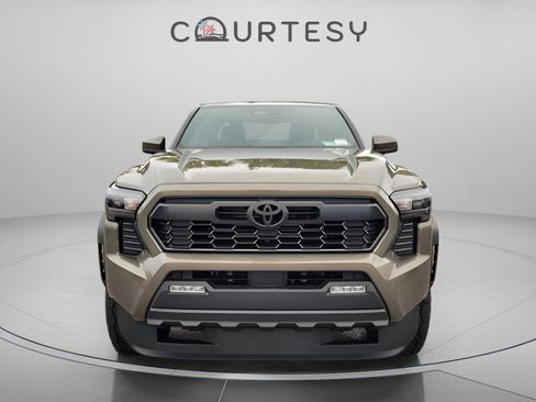 Certified 2025 Toyota Tacoma TRD Off-Road image 8