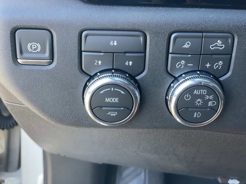New 2026 GMC Sierra 2500 SLE w/ SLE Value Package; image 19