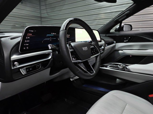 Used 2024 Cadillac Lyriq Luxury AWD/4WD image 11
