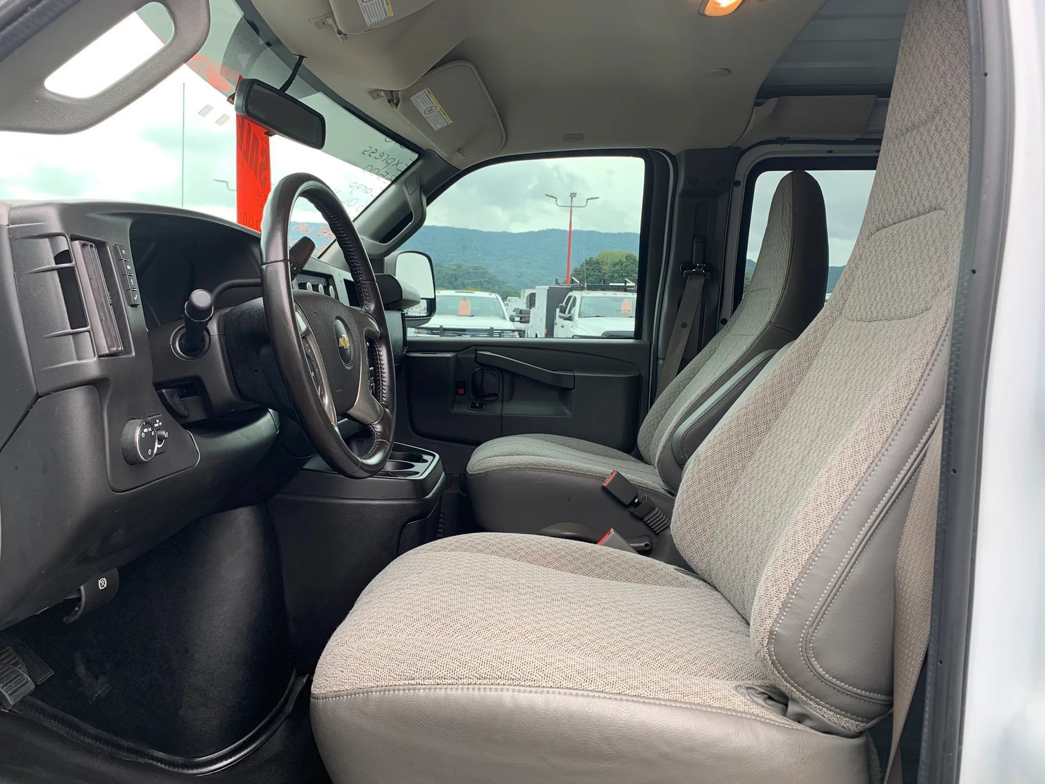 Used 2018 Chevrolet Express 3500 Extended w/ Driver Convenience Package RWD image 9