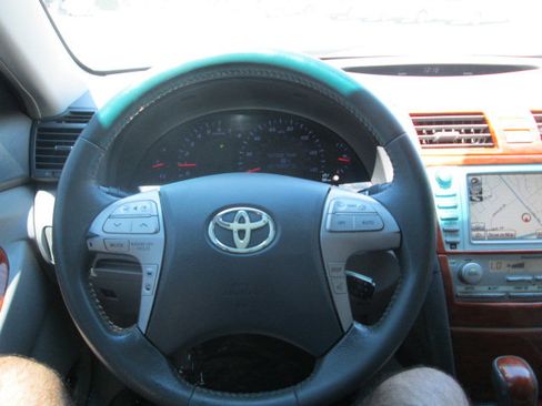 Used 2011 Toyota Camry XLE w/ SE/XLE Extra-Value Pkg image 14