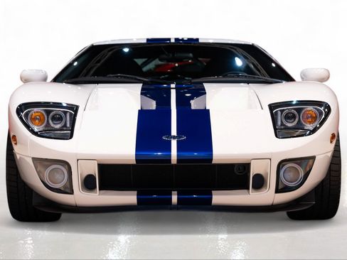 Used 2005 Ford GT RWD image 7