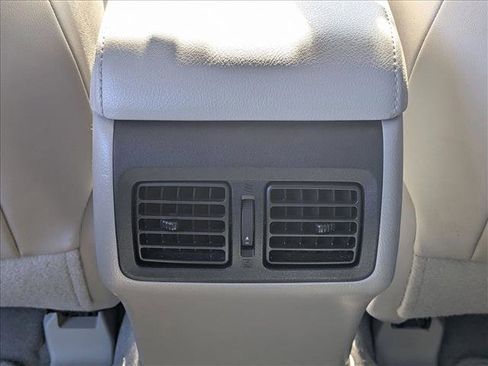 Used 2016 Toyota Camry XLE image 16