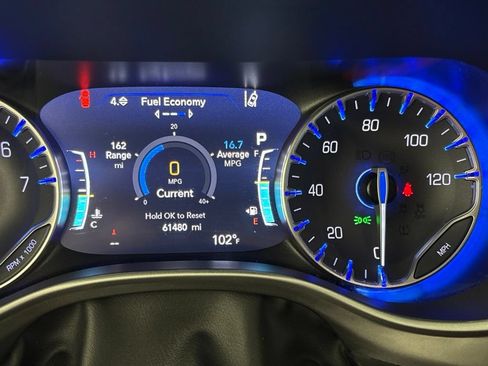 Used 2023 Chrysler Pacifica Touring-L FWD image 40