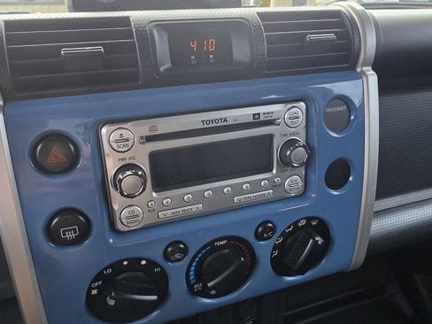Used 2012 Toyota FJ Cruiser 4WD w/ Upgrade Pkg image 12