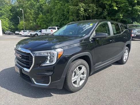 Used 2024 GMC Terrain SLE AWD/4WD image 3