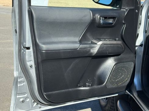 Used 2022 Toyota Tacoma TRD Sport image 16