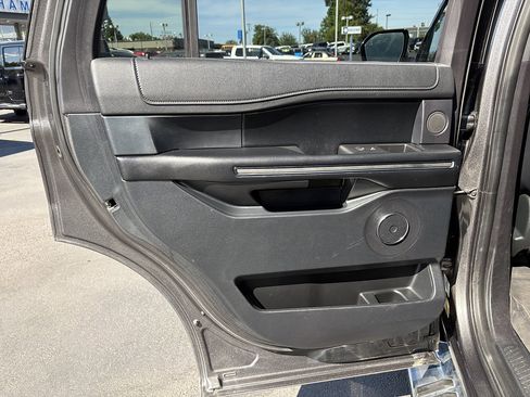 Used 2019 Ford Expedition XLT w/ Equipment Group 202A AWD/4WD image 33