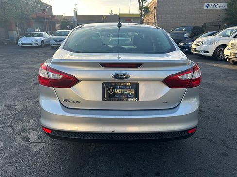 Used 2012 Ford Focus SE FWD image 6