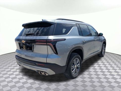 Used 2026 Chevrolet Traverse LT FWD image 3