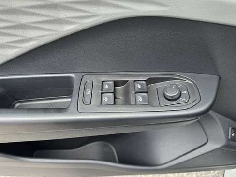 Used 2024 Volkswagen Taos S FWD image 17