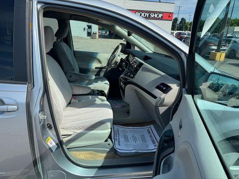 Used 2011 Toyota Sienna LE w/ Towing Pkg FWD image 8