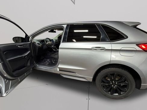 Used 2022 Ford Edge SE w/ Black Appearance Package image 17