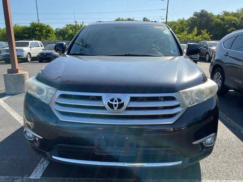 Used 2013 Toyota Highlander Plus AWD/4WD image 2