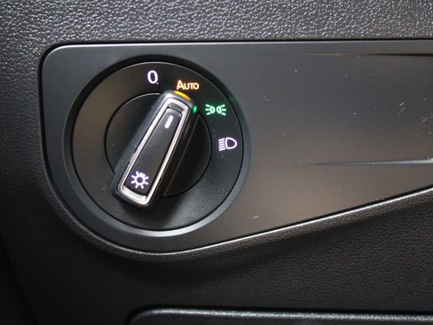 Used 2022 Volkswagen Tiguan SE R-Line image 38