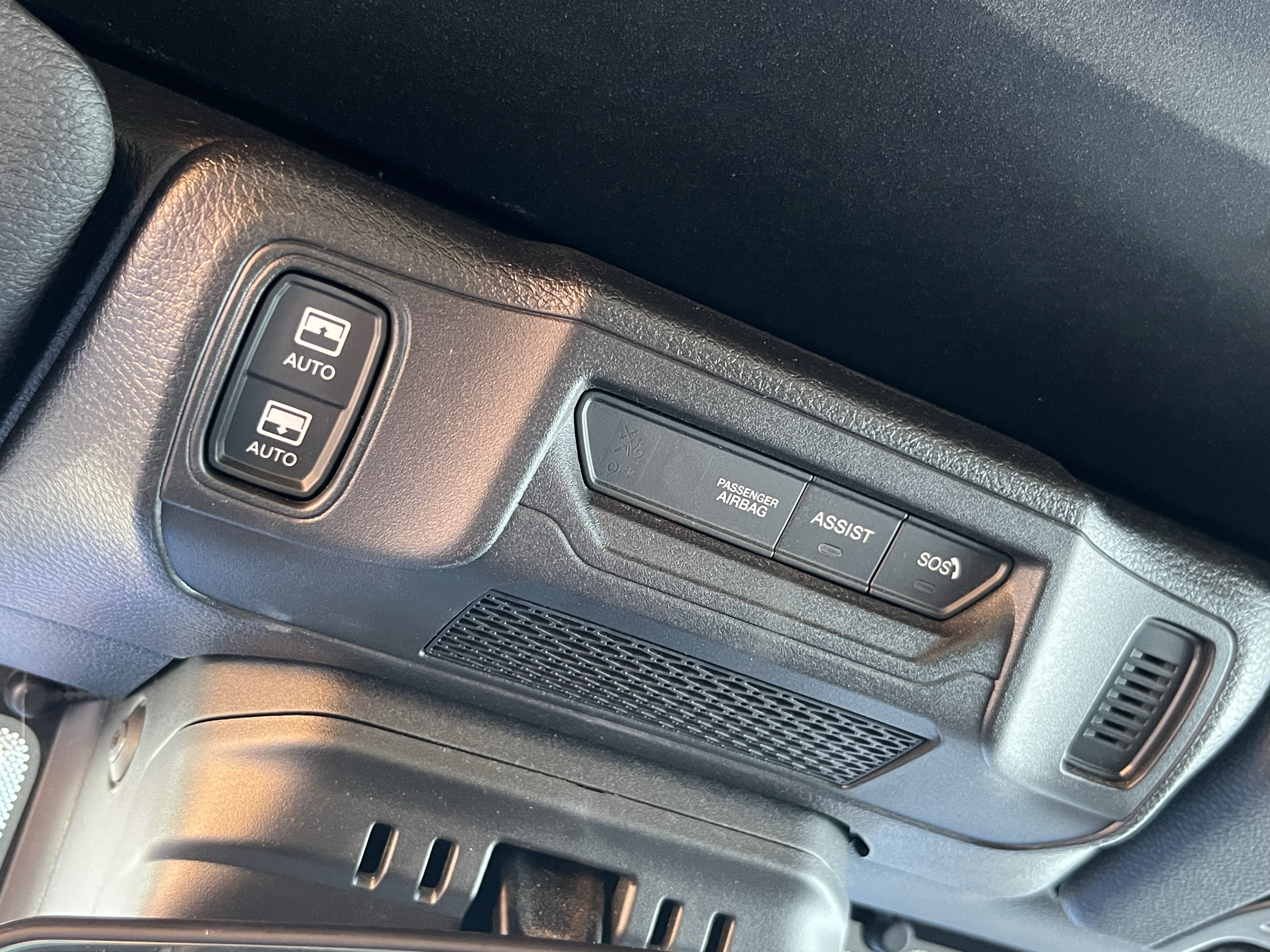 Used 2024 Jeep Wrangler Unlimited AWD/4WD image 36