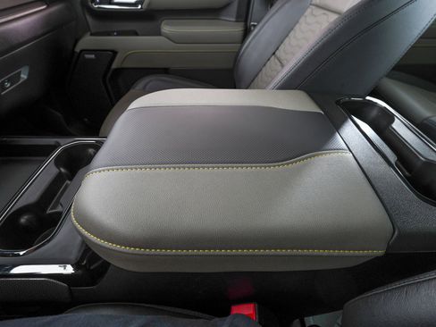 Used 2025 Chevrolet Silverado 2500 ZR2 w/ Technology Package image 28