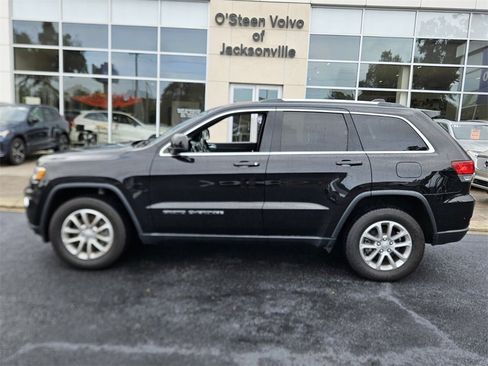 Used 2021 Jeep Grand Cherokee Laredo image 3